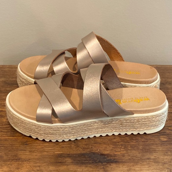 WALKME Rose Gold Platform Sandal - Picture 2 of 7